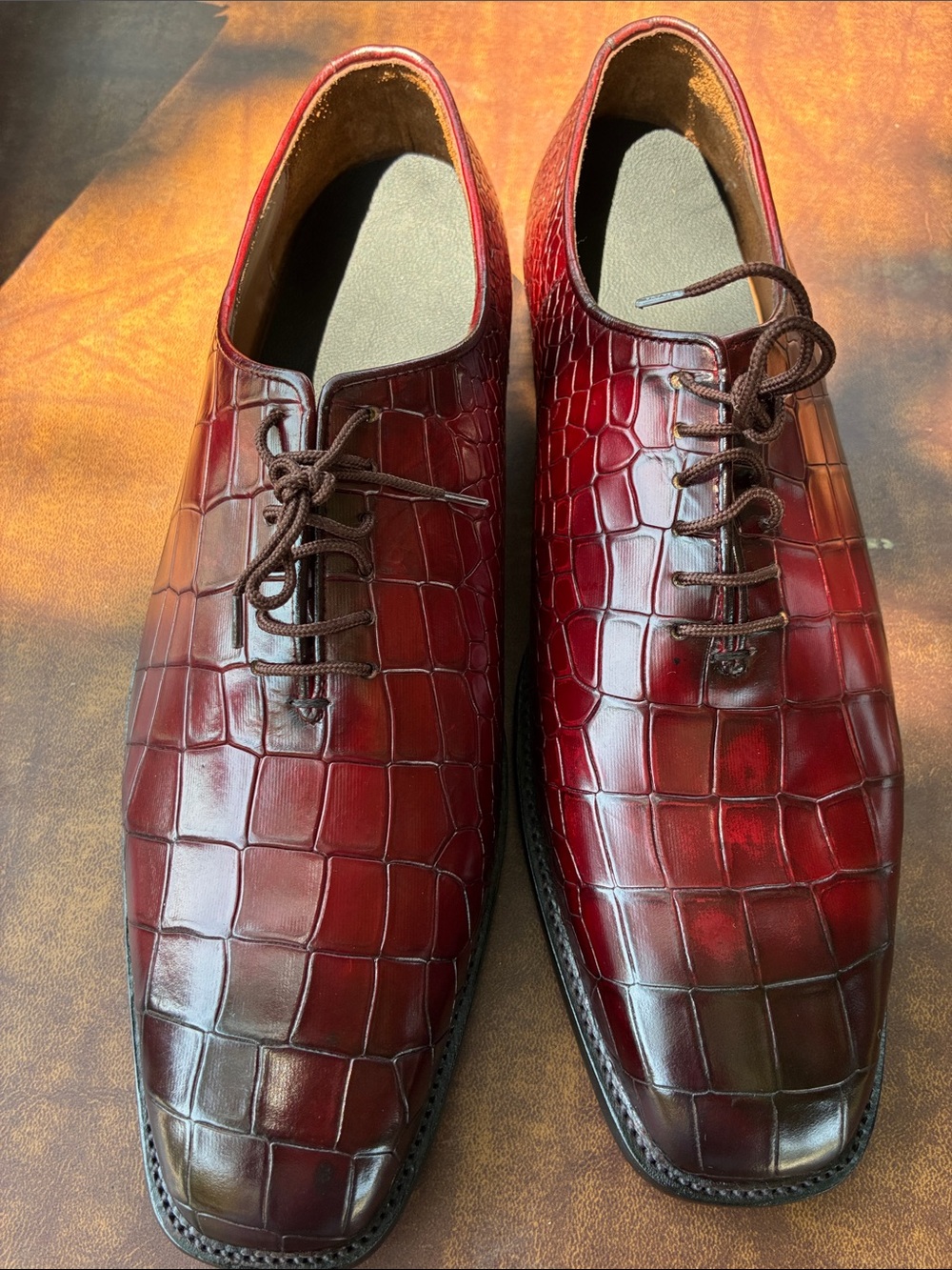 Men's Burgundy Croc-Embossed Leather Derby Shoes